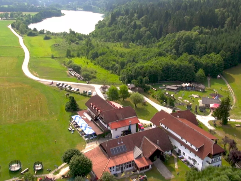 Familienhotel mitten im Grünen Familienhotel mitten im Grünen